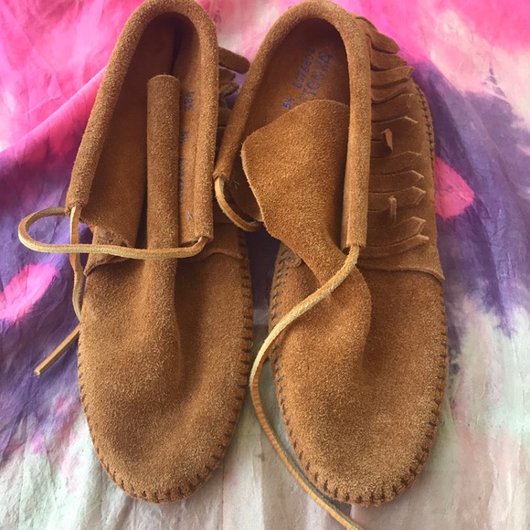 Minnetonka Other - Minnetonka Classic Fringe Softsole Boot M 5.5 W8?